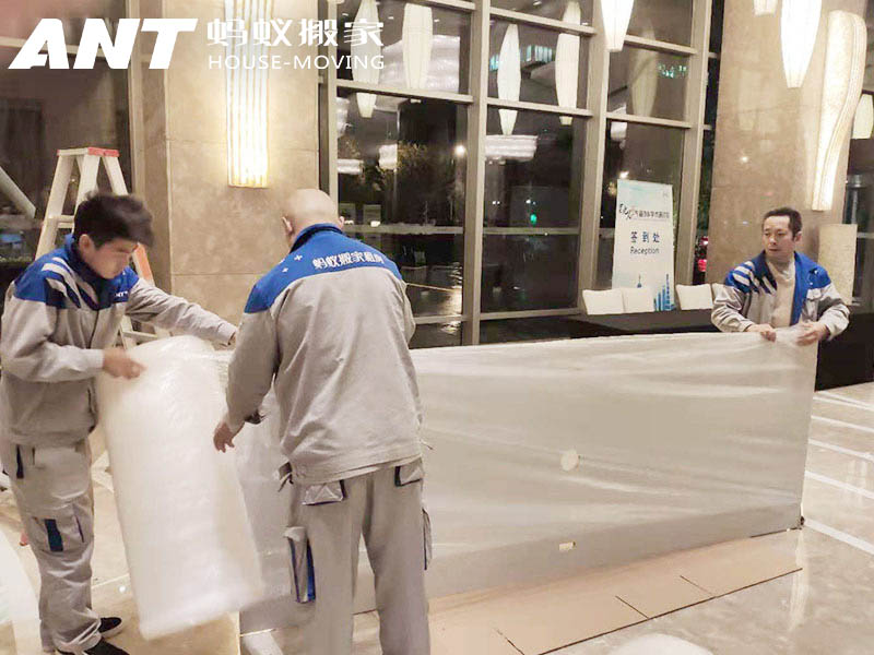 搬家公司帮忙抬东西上楼吗？