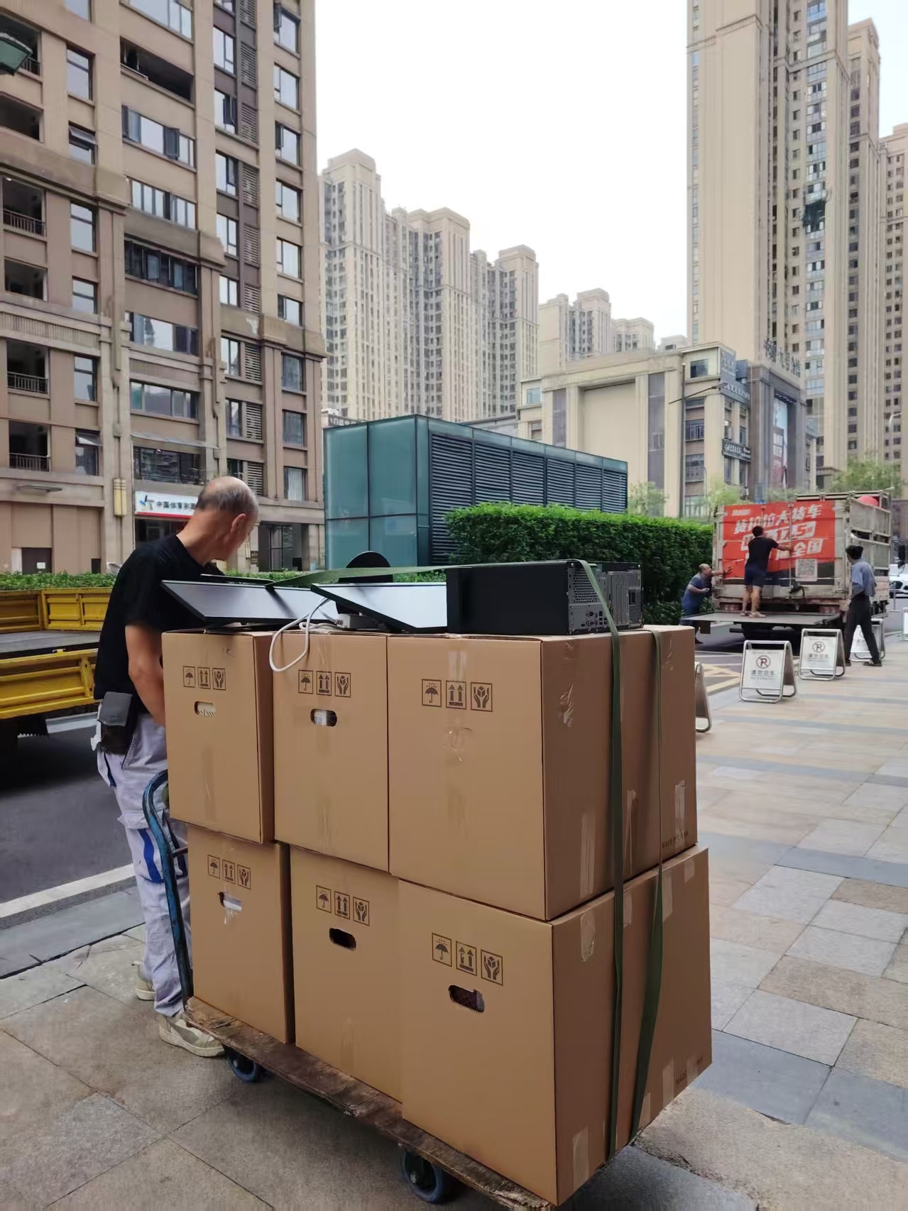 搬家不踩雷，老师傅教你3招选对公司