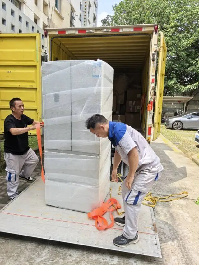 成都搬家公司推荐:企业搬迁选蚂蚁搬家 成都搬家公司推荐:企业搬迁选蚂蚁搬家